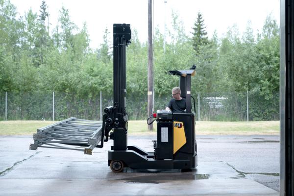 Multi way reach truck