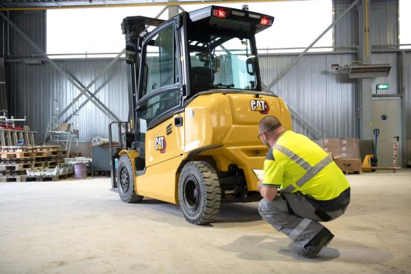 electric forklift with high power and efficiency but zero emissions