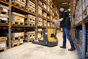 NPP18QL pedestrian power pallet truck